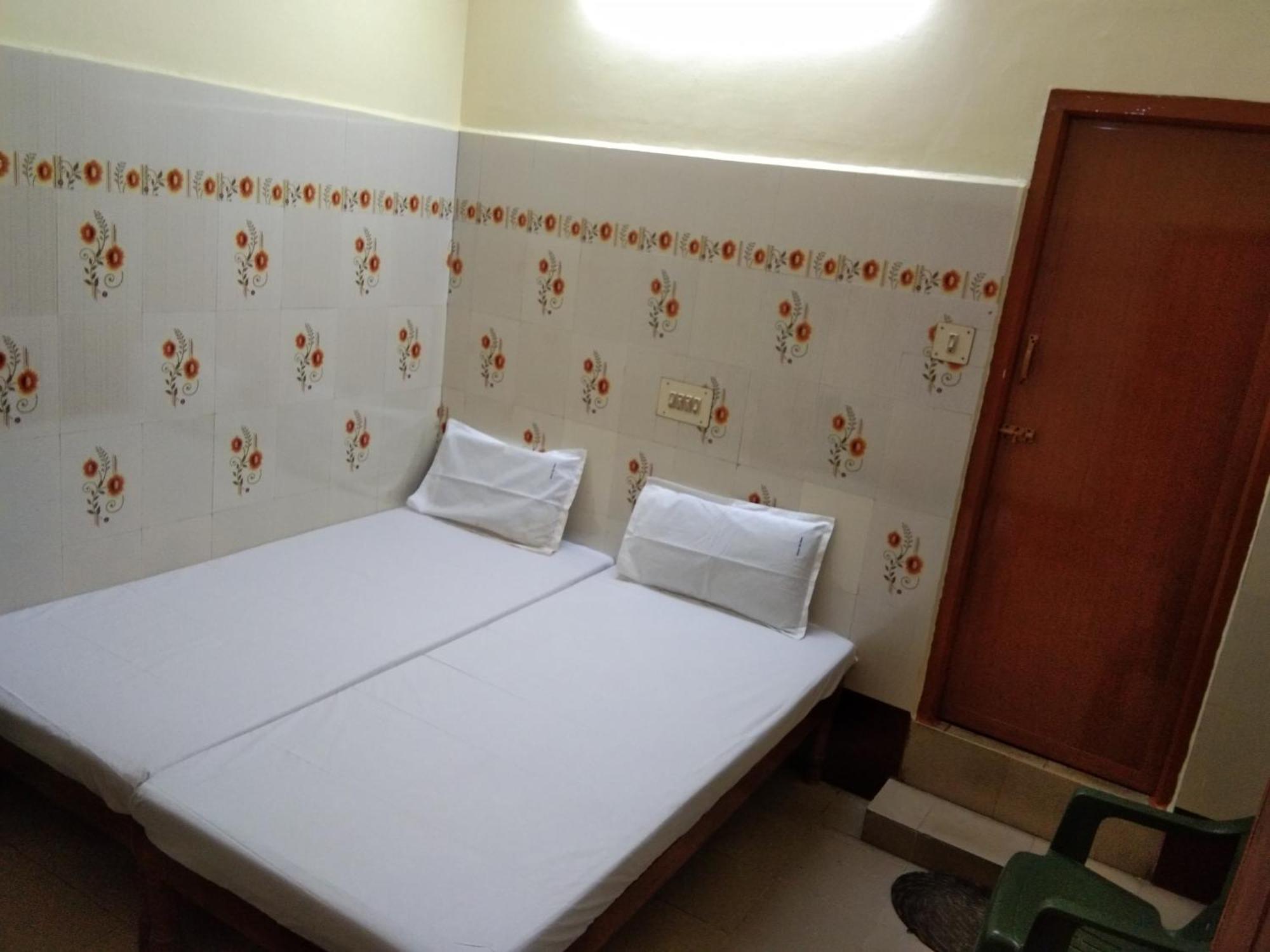 Hotel Sriram Lodge Tirupati Exterior foto